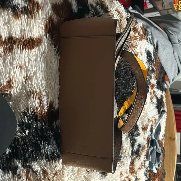 Calvin Klein large purse - Picture 5 of 5